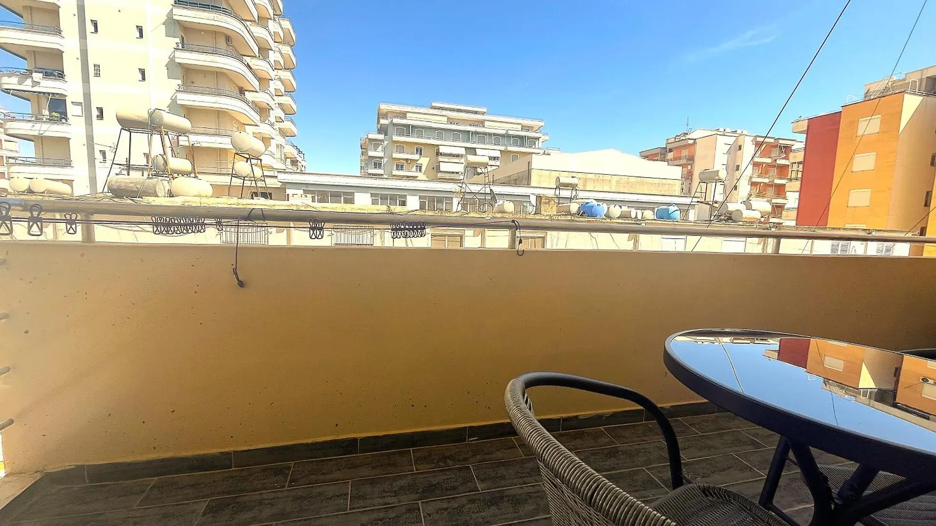Vlora'S Posh Apartment  Vlore