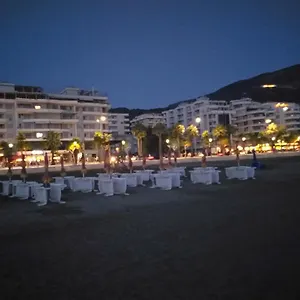  Apartment Beachfront